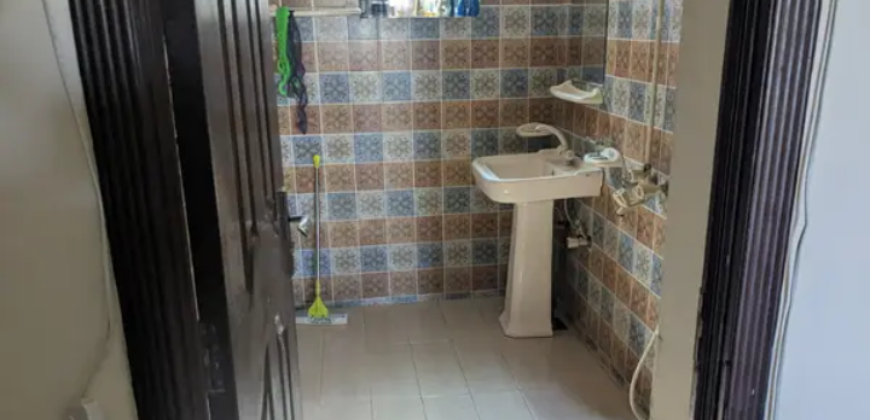 5 Marla 1st floor flat in P Block, Khayaban-e-Amin Lahore for Rs. 37 Lacs. 2 bedrooms, 1 bathroom