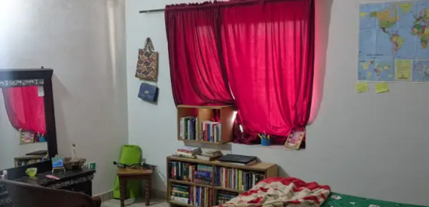 5 Marla 1st floor flat in P Block, Khayaban-e-Amin Lahore for Rs. 37 Lacs. 2 bedrooms, 1 bathroom