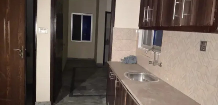 Price: Rs. 42 Lac Location: Awan Town, Multan Road, Lahore Property Type: 2nd Floor Flat Area: 2 Marla
