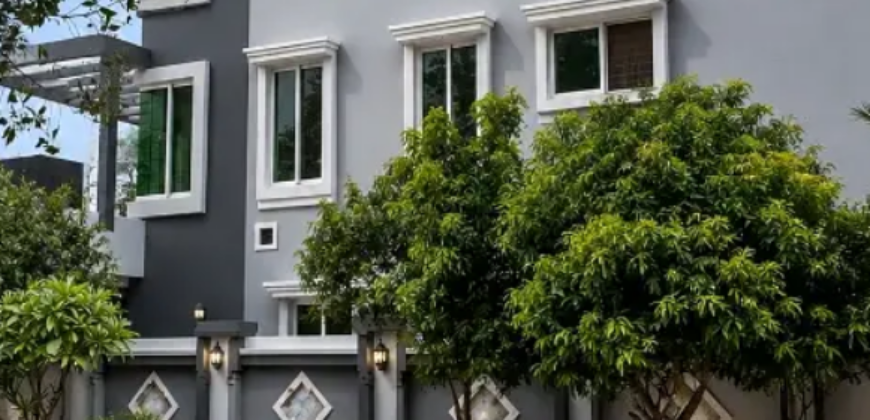 8 Marla Corner House For Sale