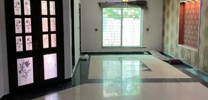 8 Marla Corner House For Sale