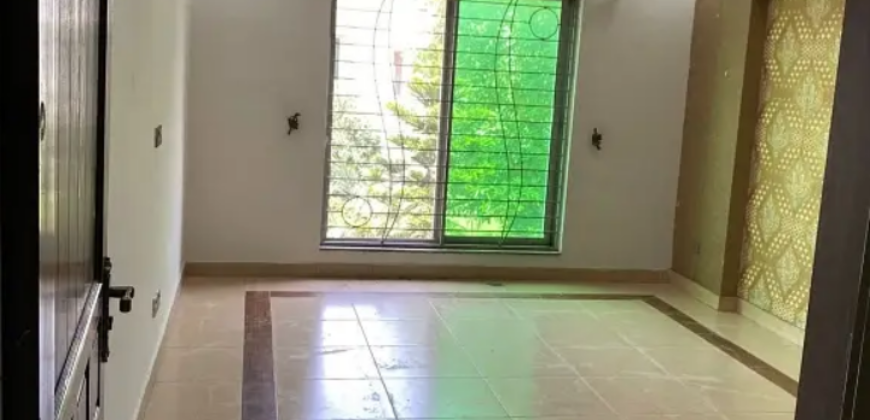 8 Marla Corner House For Sale