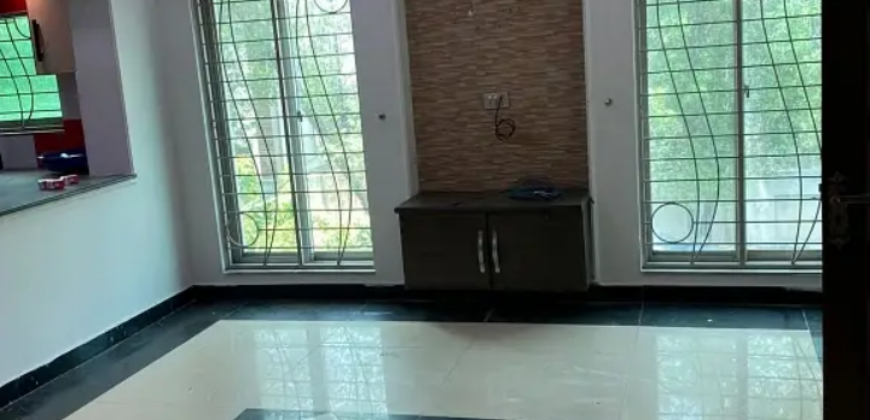 8 Marla Corner House For Sale