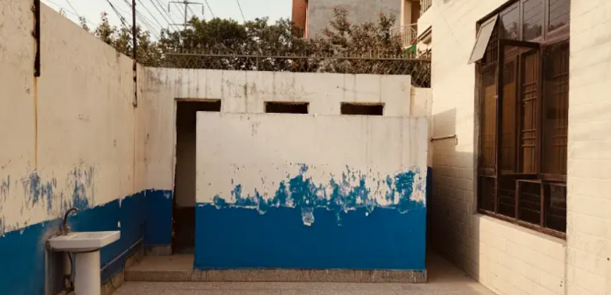 1 kanal commercial building for rent