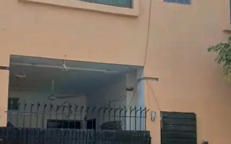 6 Marla triple story House Facing Park For Sale in Gul e Daman