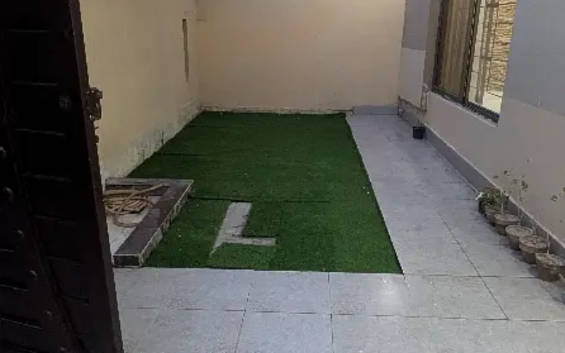 10 Marla Out Class Location Facing Park Semi Furnished House For Sale In Bahria Town Lhr