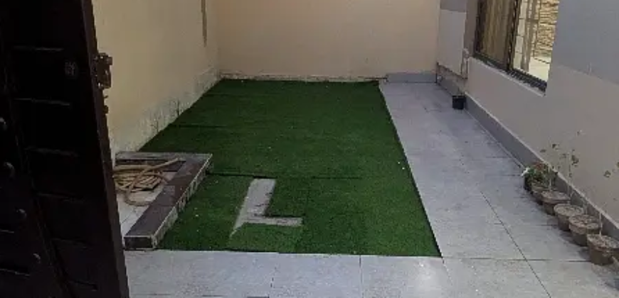 10 Marla Out Class Location Facing Park Semi Furnished House For Sale In Bahria Town Lhr