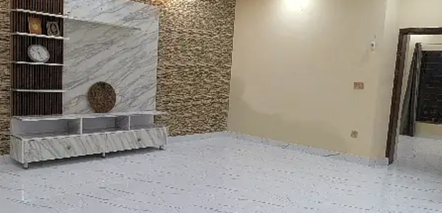 10 Marla Out Class Location Facing Park Semi Furnished House For Sale In Bahria Town Lhr