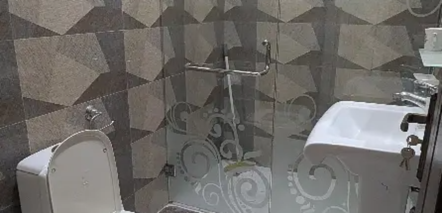 10 Marla Out Class Location Facing Park Semi Furnished House For Sale In Bahria Town Lhr