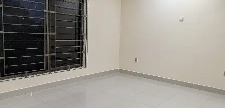 10 Marla Out Class Location Facing Park Semi Furnished House For Sale In Bahria Town Lhr