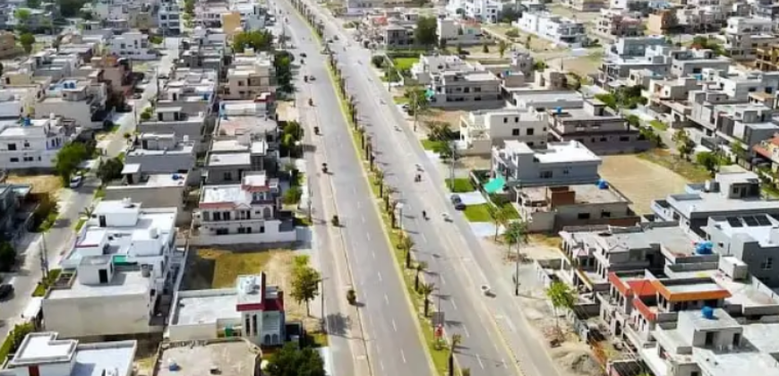 Prime Location 5 Marla Plot for Sale in A1 Block, Central Park Lahore