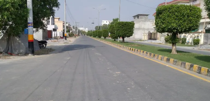 Prime Location 5 Marla Plot for Sale in A1 Block, Central Park Lahore