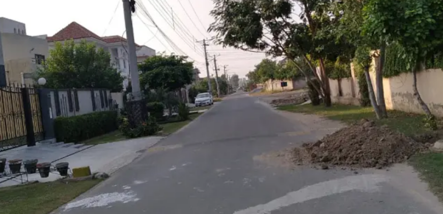 Ideal Location 5 Marla Plot for Sale in BB Block, Central Park Lahore