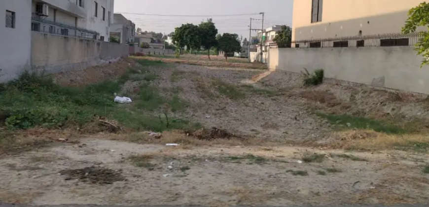 Ideal Location 10 Marla Plot for Sale in C Block, Central Park Lahore