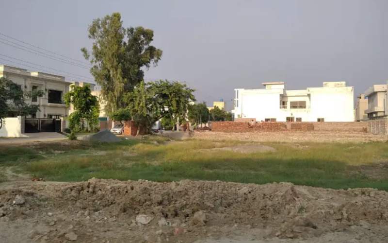 Prime Location 5 Marla Plot for Sale in A1 Block, Central Park Lahore