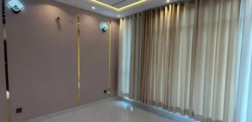 Brand New 5 Marla 2.5 Story House For Sale In A1 Block Central Park Lahore
