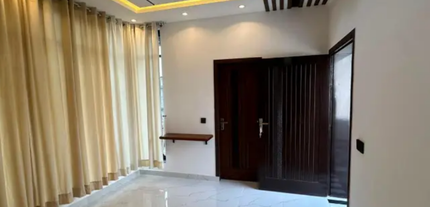 Brand New 5 Marla 2.5 Story House For Sale In A1 Block Central Park Lahore