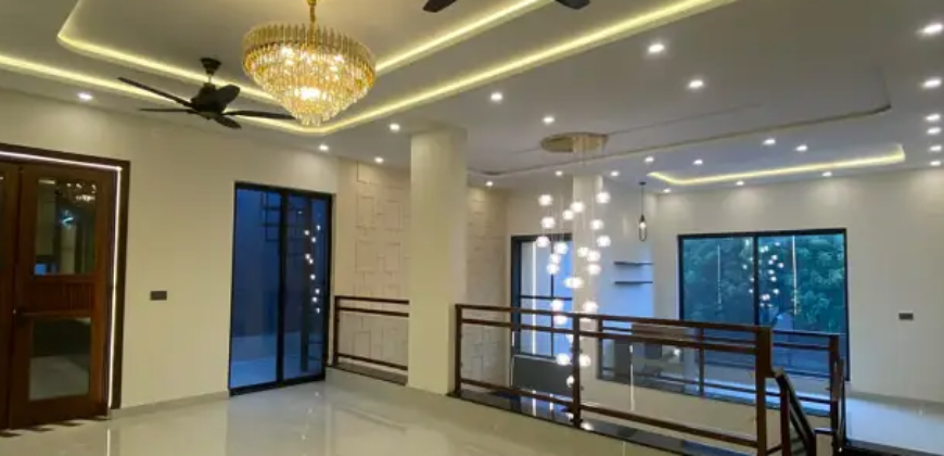 1 Kanal Luxury Bungalow for Sale in Fazaia Housing Society Lahore | 6 Beds | Double Height Lobby | Solar